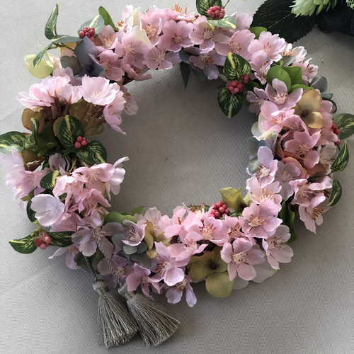 柔らかいピンク色のベリーとグリーンがさりげなく絡まった☆春の桜 