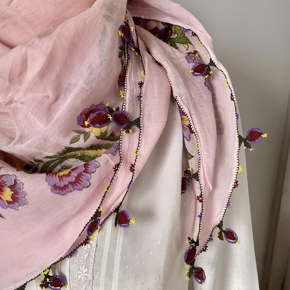 針蕾絲棉手漆圍巾淺粉色 第2張的照片