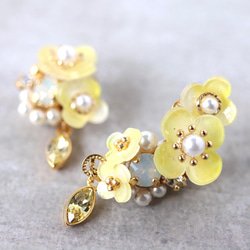 Nanohana 和閃閃發光的寶石耳環/檸檬黃耳環、鮮花、禮物 第14張的照片