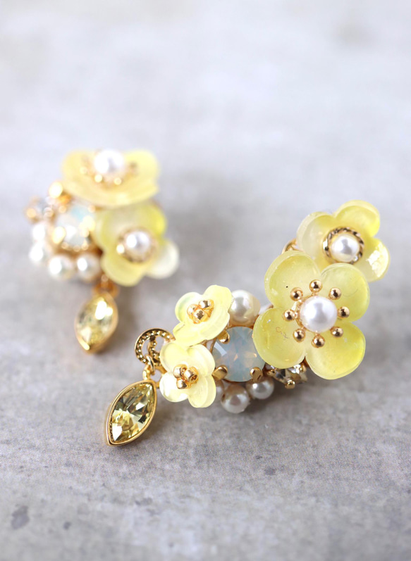 Nanohana 和閃閃發光的寶石耳環/檸檬黃耳環、鮮花、禮物 第14張的照片