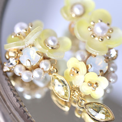 Nanohana 和閃閃發光的寶石耳環/檸檬黃耳環、鮮花、禮物 第2張的照片