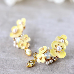 Nanohana 和閃閃發光的寶石耳環/檸檬黃耳環、鮮花、禮物 第13張的照片