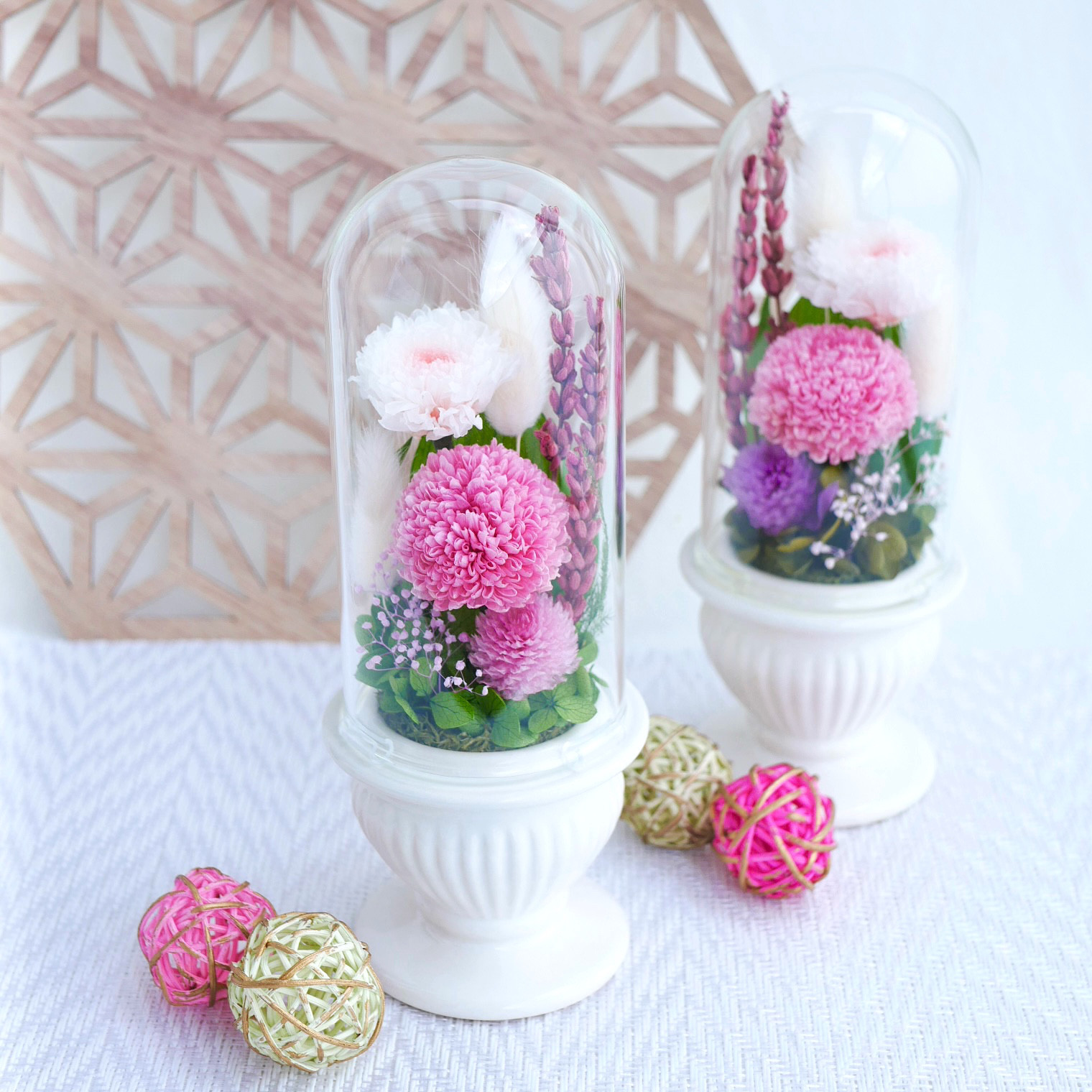 プリザーブドフラワー仏花対ガラスドーム大輪菊 仏花」ポンポン菊のプリザーブドフラワーのガラスドーム＜受注
