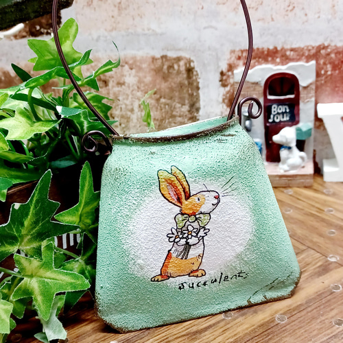 no18)花束もっちウサギちゃん♡リメイク缶バック 多肉植物 taniku  