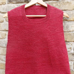 人気のDelilah　Raspberry 脱ぎ着がとっても楽な総ゴム編みのMサイズベスト　メリノウールと竹繊維 4枚目の画像