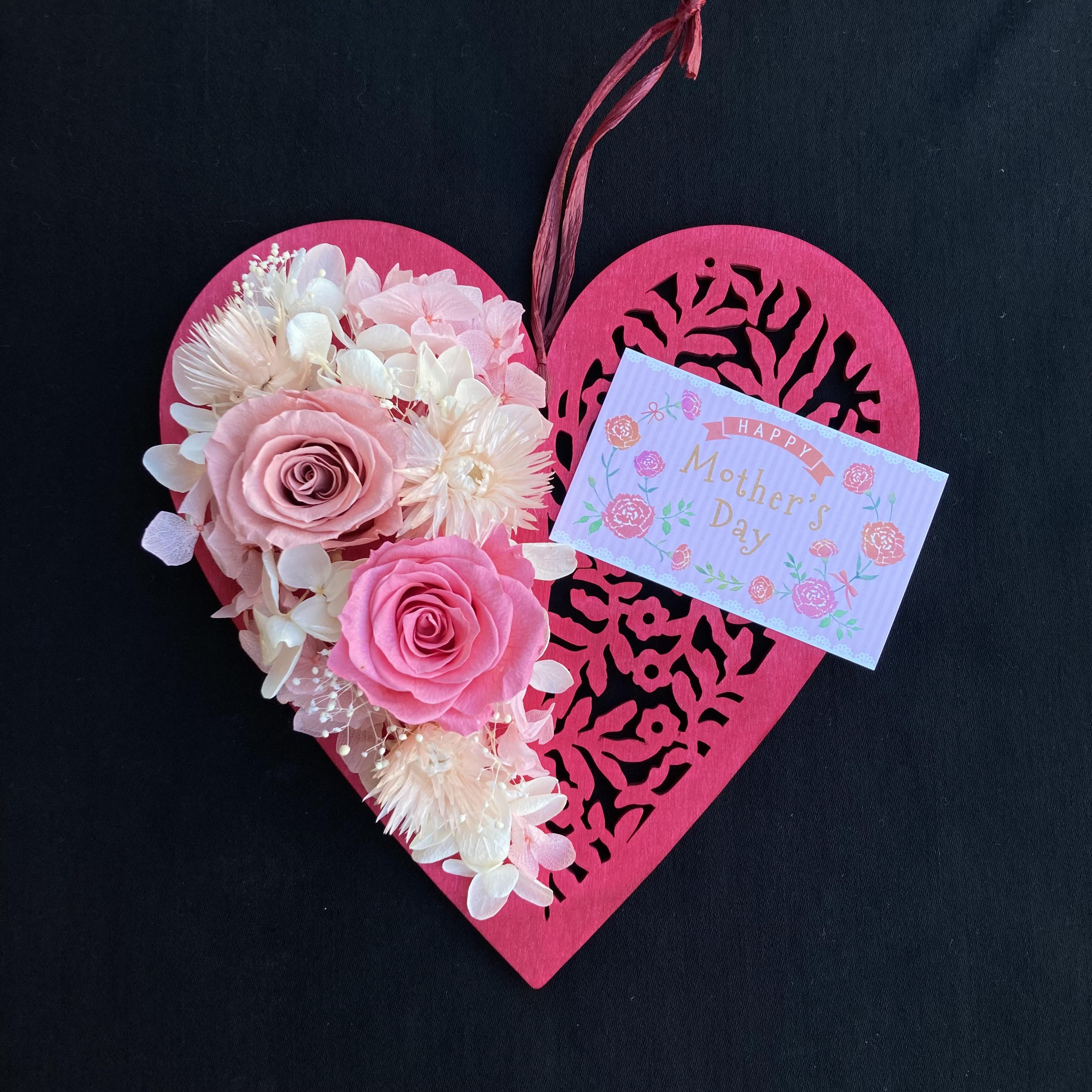 リースボックス付【母の日・お誕生日】お花たっぷりのハートリース　♡ウッドプレート／数量限定