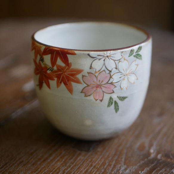 Kyo-yaki / Kiyomizu-yaki 彩繪圓形免費杯 Unnishiki（櫻花和秋葉） 第2張的照片