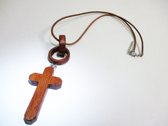オークの木製クロス・ネックレス「Hallelujah」 1枚目の画像
