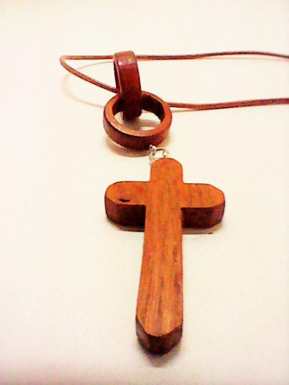オークの木製クロス・ネックレス「Hallelujah」 4枚目の画像