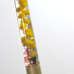 ミモザのハーバリウム・ボールペン 1枚目の画像