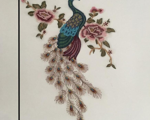 孔雀の刺繍アート 大きな孔雀の手刺繍の壁アート、孔雀の刺繍、金色のザルドジ孔雀