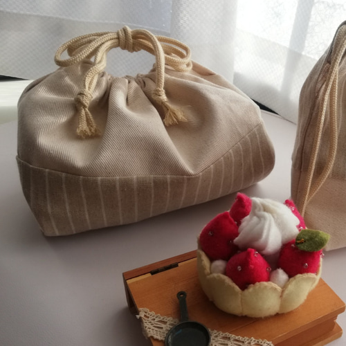 コットンリネンのナチュラルなお弁当袋 ベージュたてしま柄 入園 入学