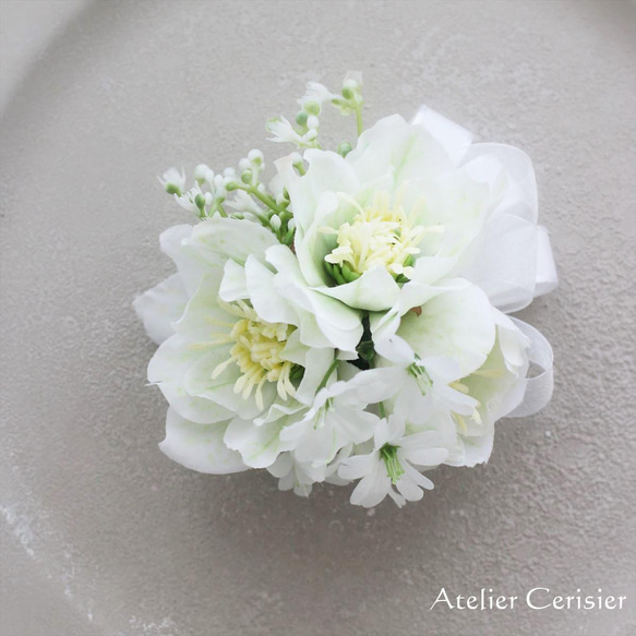 クリスマスローズ コサージュ ホワイト 1枚目の画像