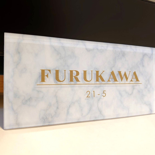 ホワイトマーブル背景のアクリル表札【屋外対応】*透明4辺45 ホワイトマーブル背景のアクリル表札【屋外対応】*透明4辺45