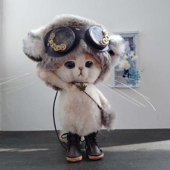 ぽんぽん帽子のごーぐるにゃんこ ぬいぐるみ　羊毛フェルト ねこ 　エキゾチックショートヘア 4枚目の画像