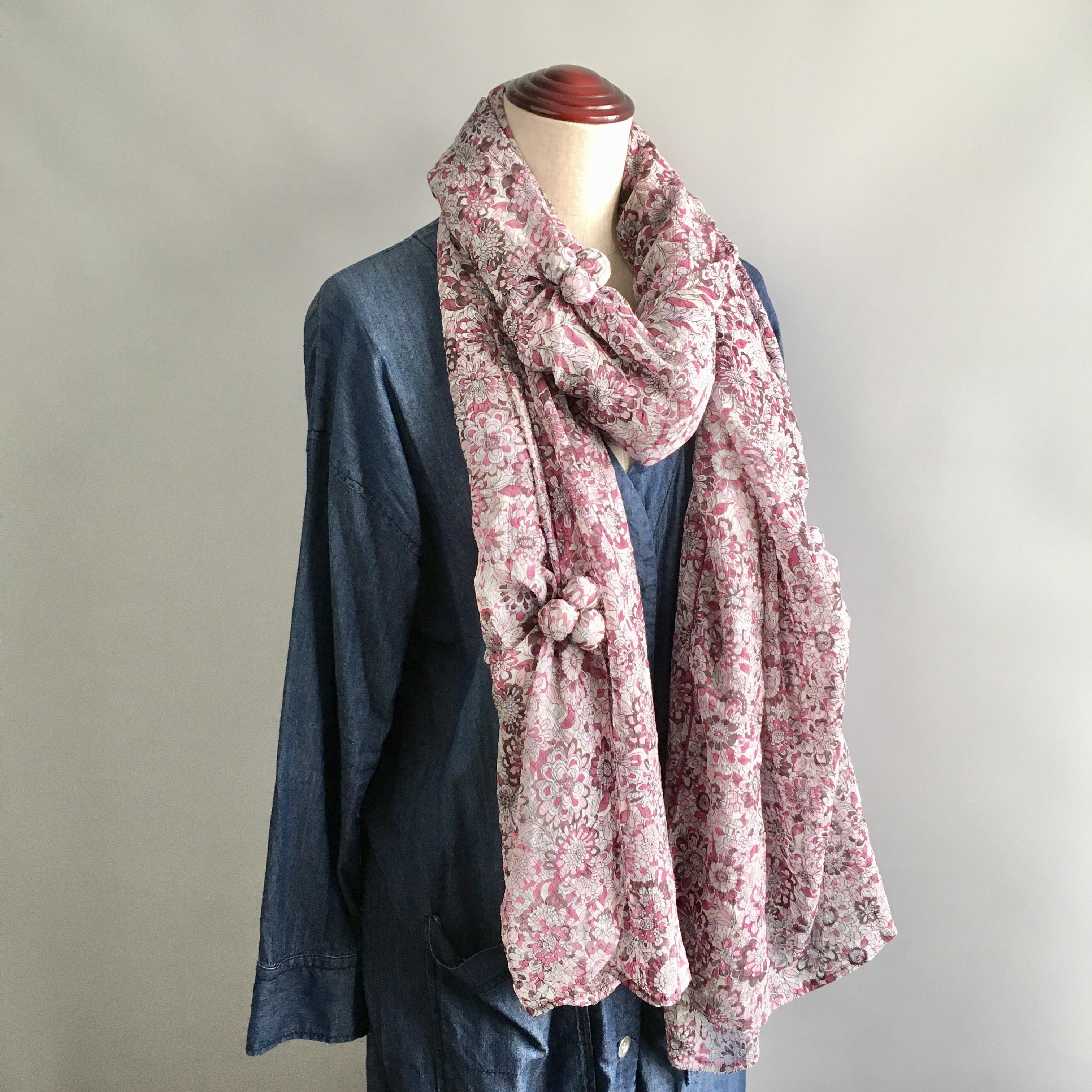 花柄のボリュームたっぷりピンク系ストール