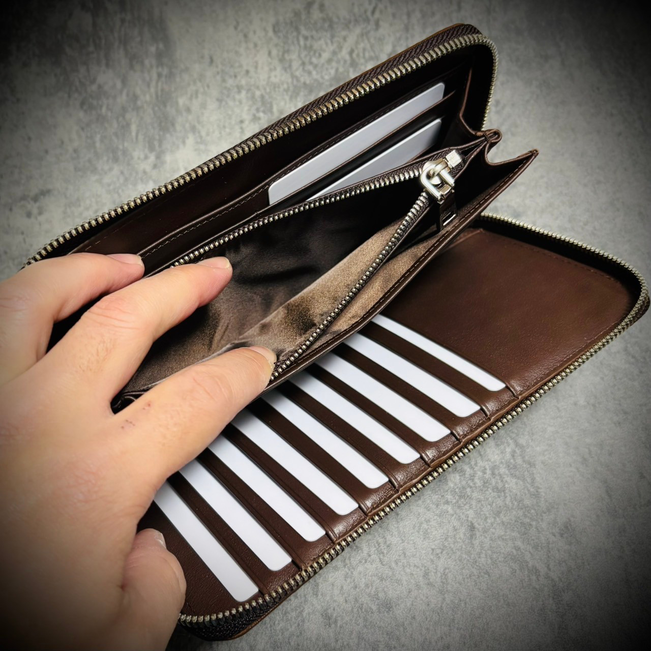 クロコダイル 長財布 大容量 ブラウン 茶 メンズ カード２１枚 センターカット ワニ革 ビジネス