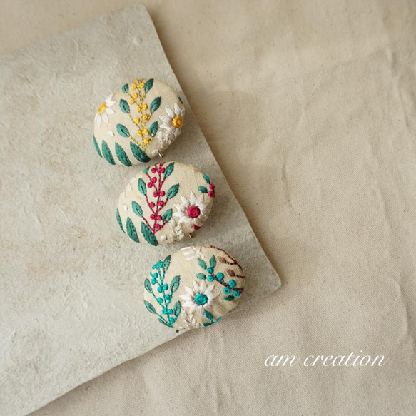 ＜ミモザ風小花＞インド刺繍のポニーフックorブローチ 3枚目の画像