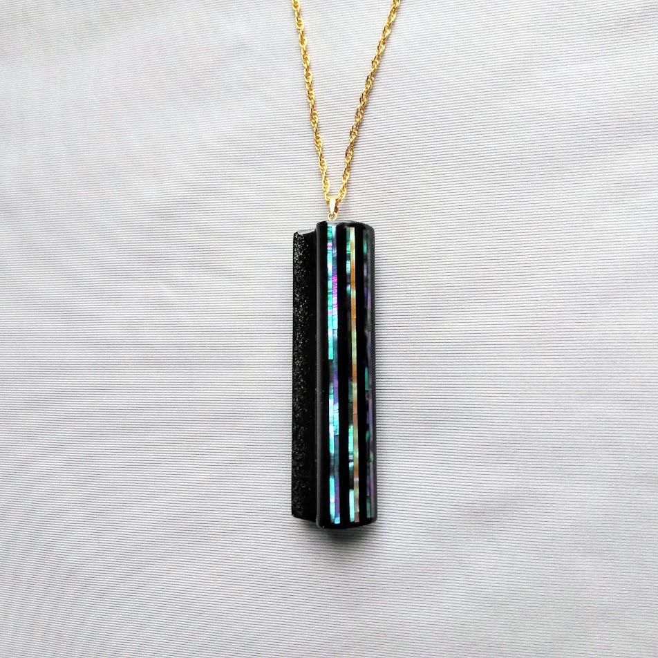 螺鈿ペンダント「ライン」　木製漆塗　桐箱入