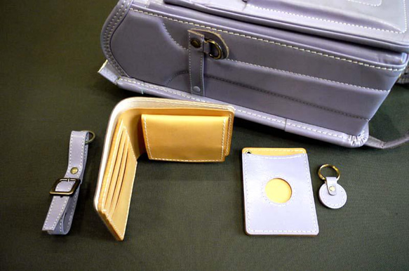 ランドセルリメイク　その1「折り財布＋パスケース」受注生産です。 8枚目の画像