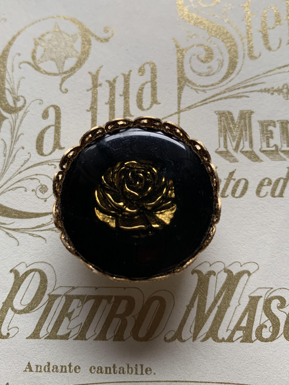 ビンテージ素材のレトロシックな薔薇の帯留め「ローズ・リュクス・ノアール」 1枚目の画像