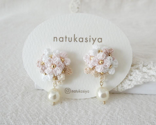 【1010】小花のブーケとシェルビーズのピアス／イヤリング 1010】小花のブーケとシェルビーズのピアス／イヤリング 1010】小花の