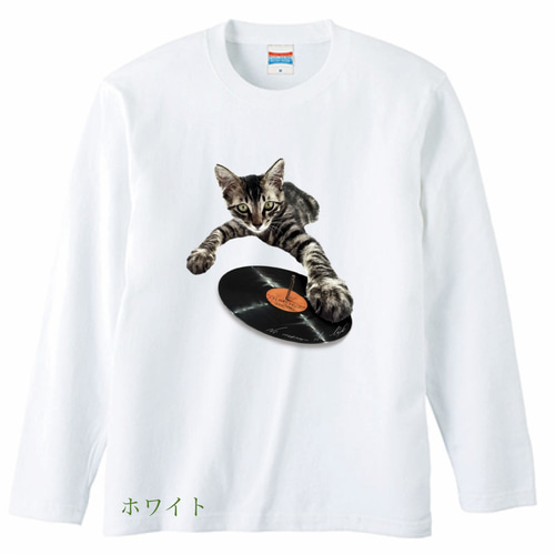 ヘッドフォンが世界で1番に似合う長袖Tシャツ。DJが休日にレコード