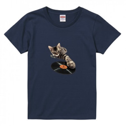 ヘッドフォンが世界で１番に似合うTシャツ。DJが休日にレコードショップへ行く時の猫DJ Tシャツ。 7枚目の画像
