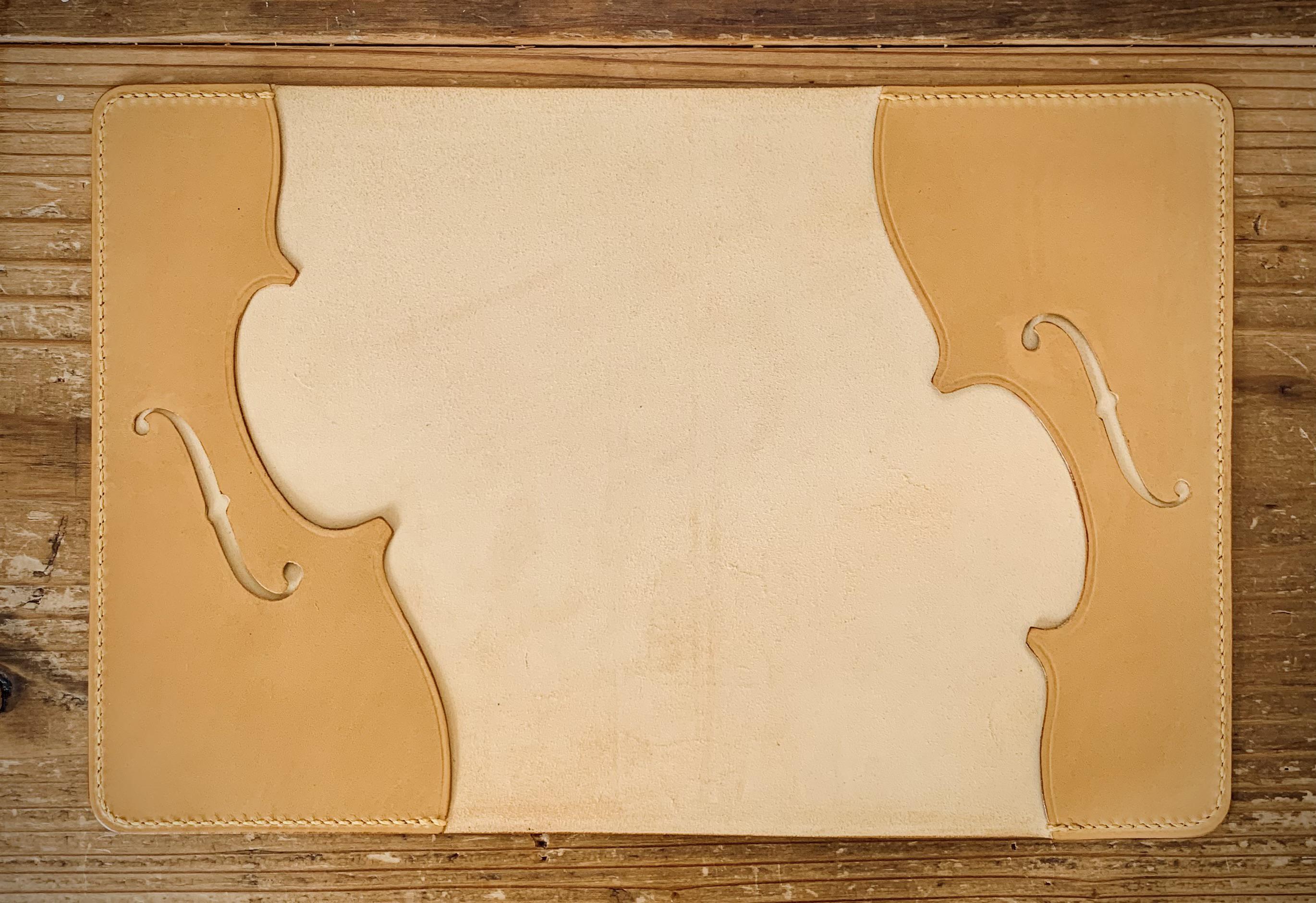 【受注制作】手縫いの革のブックカバー『f -violino Topolino17』 15,620円