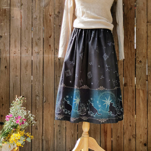 特注生地「猫と天体」 ウエストゴムのギャザースカート Mサイズ相当  
