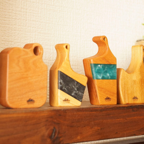 プチレジンカッティングボード 】いろんな天然木 [W520] その他