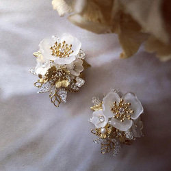 ［受注制作］fleur blanche bouquet イヤリング 2枚目の画像