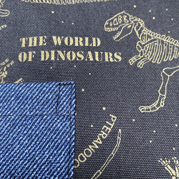 恐竜のスモック ③ ブラック×デニム風 長袖 110サイズ 3枚目の画像