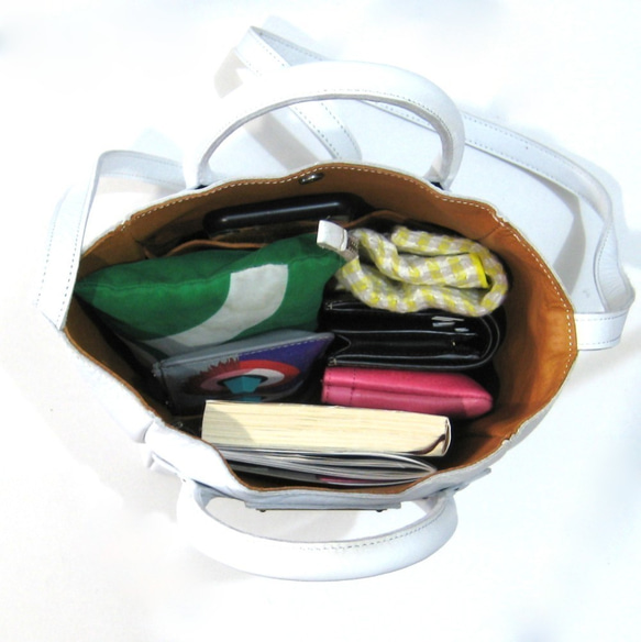 チューブミニ クロームグレイ 本革製　ショルダーストラップ付きミニバッグ 6枚目の画像