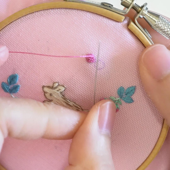 [刺繍キット]ベリーベリーリースのリス刺繍飾り 10枚目の画像