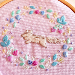 [刺繍キット]ベリーベリーリースのリス刺繍飾り 6枚目の画像