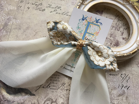 インド刺繍 リボン ポニーフック デカリボン 水色×白 ポニーフック