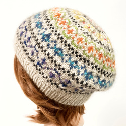 ポッサム・メリノ毛糸で編む　編み込みベレー帽のキット　ナチュラルベース 2枚目の画像