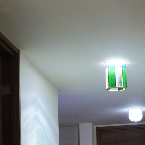ステンドグラスのダウンライト ダウンライト ステンドグラスとLED（白昼色）の組み合わせ