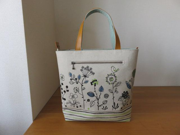 sakura様ご依頼品　花ととり　綿麻生地のファスナー付きトートバッグ 2枚目の画像