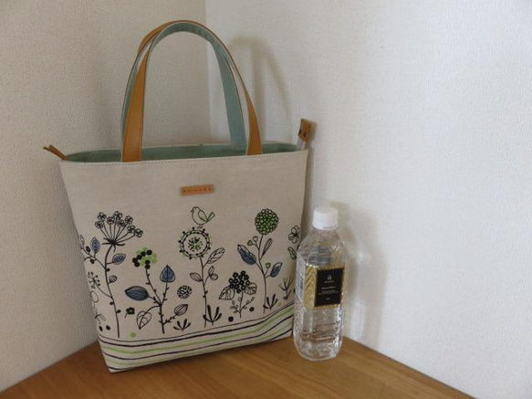 sakura様ご依頼品　花ととり　綿麻生地のファスナー付きトートバッグ 6枚目の画像