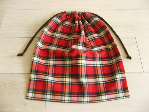 29-62◆送料無料♪◆ループ選択式＊巾着袋◆４０×３５ｃｍ◆タータンチェック◆お着替え袋＊体操着袋に♪赤 1枚目の画像