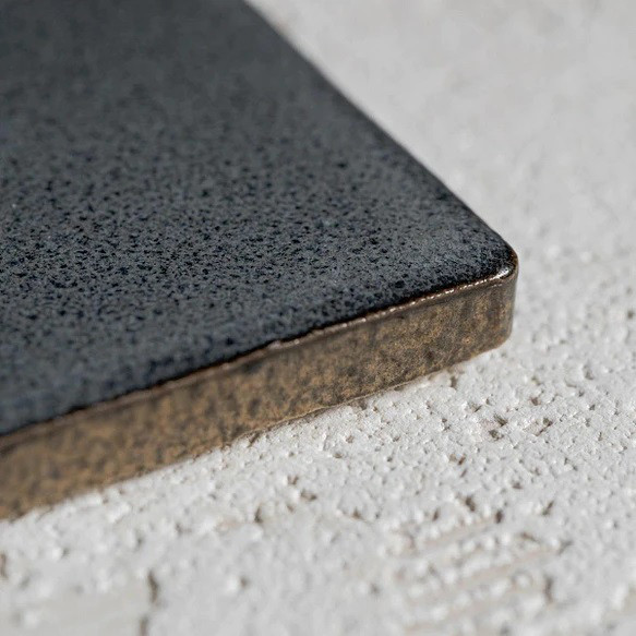 【正方形×国産タイル】おしゃれな手作りタイル表札｜Fika チャコール 返品