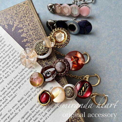 ヴィンテージボタンのキークリップ シルバーとグレー大人可愛いボタン