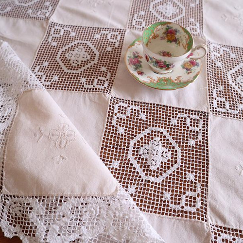 アンティーク イタリア ニードルワーク 花葉盛上刺繍フィレレース ラージクロス アンティークカットワークレース【パディントン】｜ブロカント