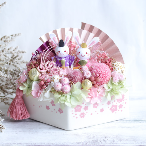 受注製作】“ウサギさんのお花いっぱい雛祭り”＊ひし形陶器点プリザープ