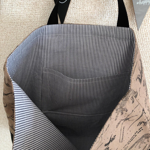 レッスンバッグ　絵本袋　ポケット付き　恐竜化石　アイボリー×黒　茶 レッスンバッグ絵本袋ポケット付き恐竜化石アイボリー×黒茶