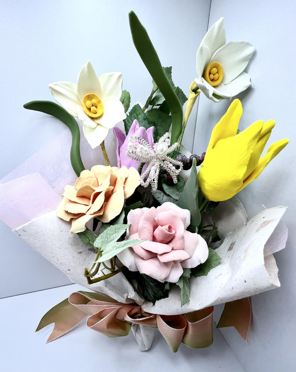 クレイとオルネリボンの春の花束（水仙とチューリップ） 1枚目の画像