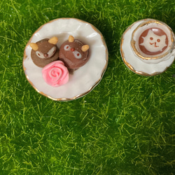 昭和レトロ　ミニチュア　たぬきケーキと猫のラテアート 1枚目の画像