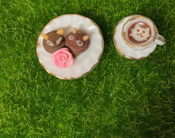 昭和レトロ　ミニチュア　たぬきケーキと猫のラテアート 1枚目の画像